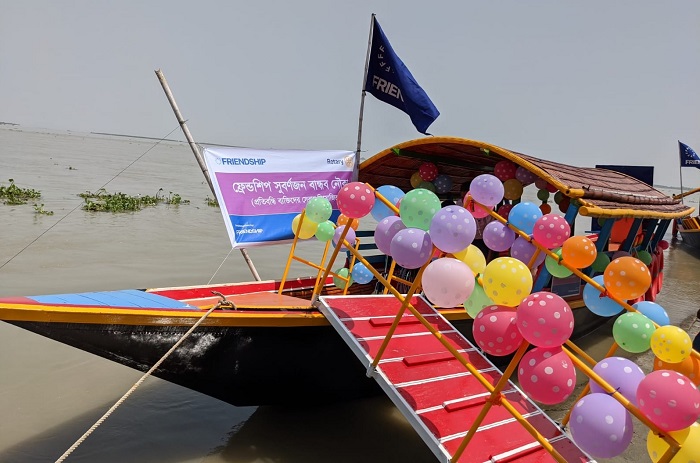 সুবর্ণ জনবান্ধব নৌকা’র বিশেষত্ব হল প্রতিবন্ধি ব্যক্তিরা সহজেই এতে চড়তে পারবেন