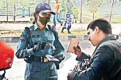 ট্রাফিক আইন ভঙ্গ: ২১ লাখ টাকা জরিমানা আদায় ডিএমপির