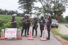 আশুলিয়ায় ‘জঙ্গি আস্তানায়’ থেমে থেমে গুলির শব্দ