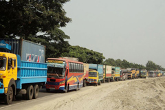 দুই মহাসড়কে যানজট, ভোগান্তিতে যাত্রীরা