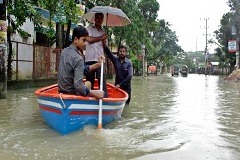 সড়কে চলতে নৌকা কিনলেন কর কর্মকর্তারা