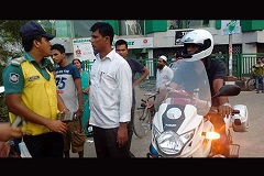 এবার উল্টো পথে ধরা খেলেন সিআইডির অতিরিক্ত ডিআইজি