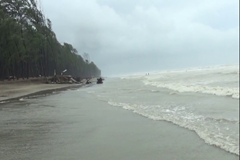 নিম্নচাপের কারণে কক্সবাজারে টানা বৃষ্টি