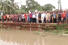 চট্টগ্রামের বহুল আলোচিত মহেশখালের উপর নির্মিত বাঁধ অপসারণ