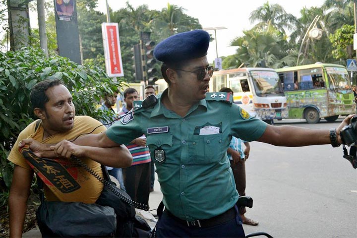 ক্যামেরা দেখে সাংবাদিক মারধর, মুস্তাইন ক্লোজড