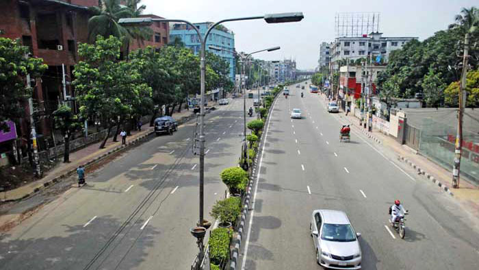 রাজধানীতে ঈদের আমেজ, শহর ছেড়ে গ্রামে মানুষ