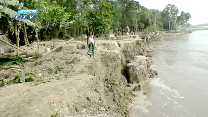 কুড়িগ্রামে নদী ভাঙন: রাত কাটছে খোলা আকাশের নিচে (ভিডিও)