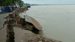 শরীয়তপুরের নড়িয়া পদ্মার ভাঙনে বিপর্যস্ত (ভিডিও)