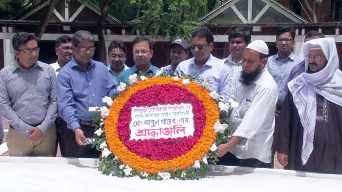 বঙ্গবন্ধুর সমাধিতে গোপালগঞ্জ গণপূর্ত জোনের প্রকৌশলীদের শ্রদ্ধা  