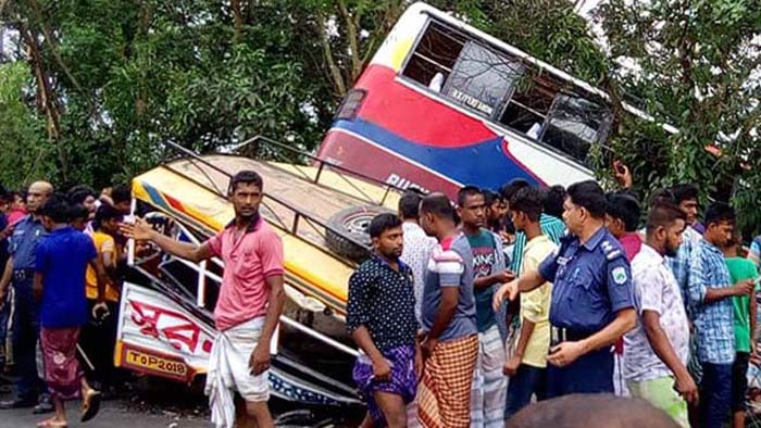 নাটোরে ১৫ জন নিহতের ঘটনায় বাসের হেলপার গ্রেপ্তার  