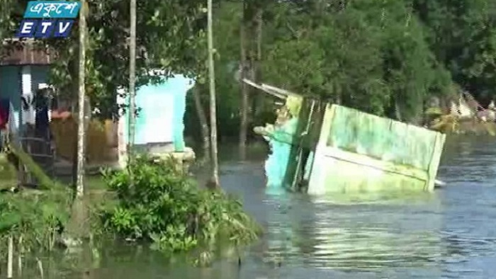 বন্যা ভাঙনে দিশেহারা নদী পাড়ের মানুষ [ভিডিও]