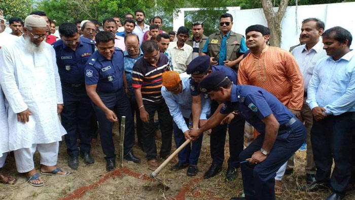 চাঁপাইনবাবগঞ্জে পুলিশ তদন্ত কেন্দ্রের ভিত্তিপ্রস্তর স্থাপন