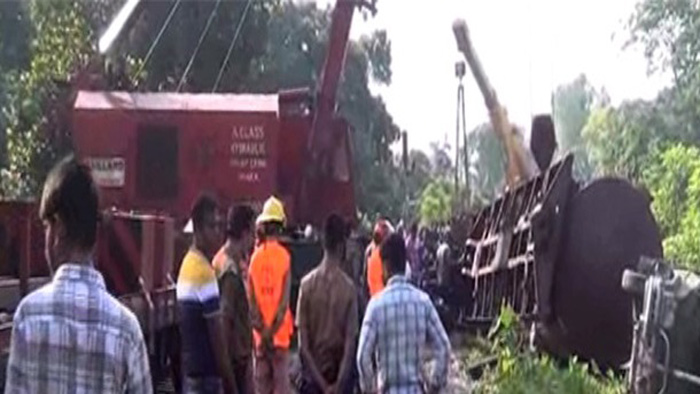 ৯ বগি লাইনচ্যুত: ঢাকা-সিলেট-চট্টগ্রাম ট্রেন বন্ধ