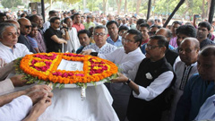 কবি বেলাল চৌধুরীর মরদেহে কাদেরের শেষ শ্রদ্ধা