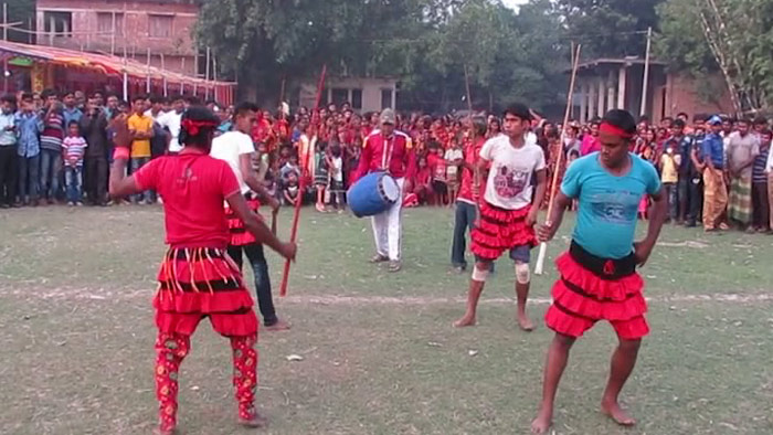 ঝিনাইদহে লাঠিখেলা দেখতে অসংখ্য মানুষের ভীড় [ভিডিও]   