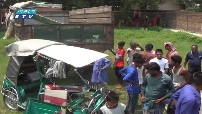 ময়মনসিংহে ট্রাকের ধাক্কায় অটোরিকশার ৪ যাত্রী নিহত (ভিডিও)