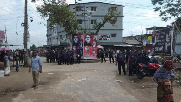 জঙ্গি আস্তানা সন্দেহে ফতুল্লায় বাড়ি ঘিরে রেখেছে পুলিশ