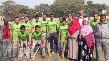 হিলিতে পৌরসভার মেয়র ও কর্মকর্তাদের মধ্যে প্রীতি ক্রিকেট অনুষ্ঠিত