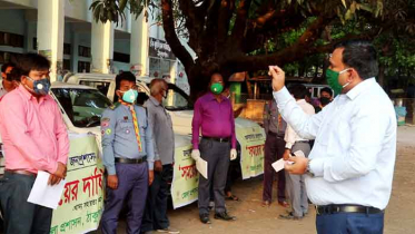 হটলাইনে ফোন করলেই বাড়িতে পৌঁছে যাচ্ছে খাবার