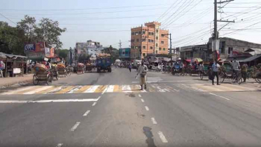 তৃতীয় দিনে লকডাউন নরসিংদী, বাড়ছে জনসমাগম