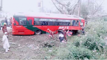 সুনামগঞ্জে বাস ও ট্রাক্টরের মুখোমুখি সংঘর্ষে আহত ২০ 