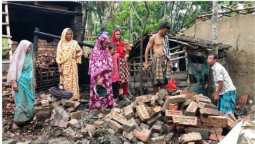 কলারোয়ায় শর্টসার্কিটের আগুনে ৩টি ঘর পুড়ে ছাই