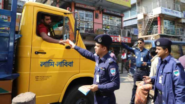 চুয়াডাঙ্গায় পুলিশের সচেতনতামূলক মাইকিং লিফলেট বিতরণ