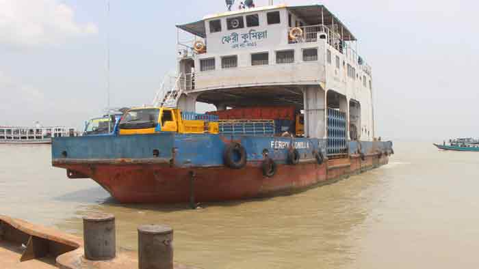 শরীয়তপুরে ৪ ঘণ্টা পর ফেরি চলাচল শুরু