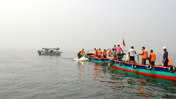 নিখোঁজ ২০ শ্রমিকের মধ্যে পাওয়া গেছে একটি লাশ