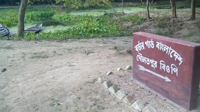 বেনাপোল সীমান্তে দুই বাংলাদেশি নারী আটক