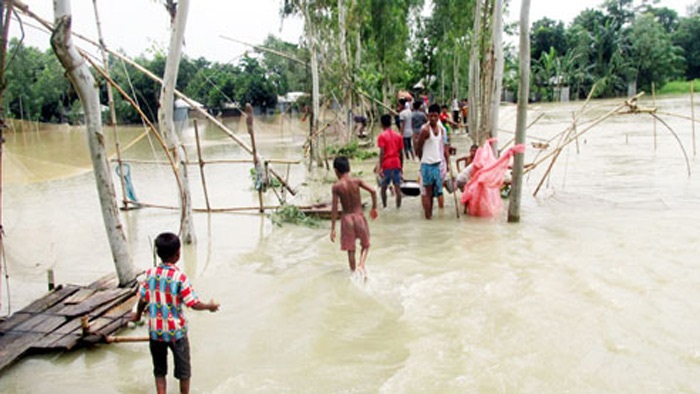 টানা বর্ষণ ও উজানের ঢলে গাইবান্ধার নিম্নাঞ্চল প্লাবিত