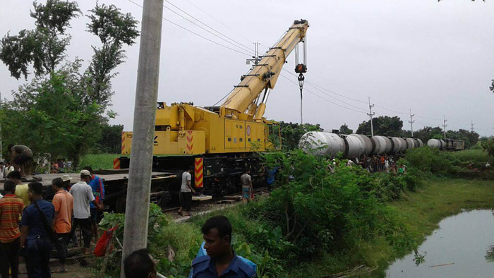 ‘প্রকৌশলীর গাফলতিতে রাজশাহীতে ট্রেন দুর্ঘটনা’