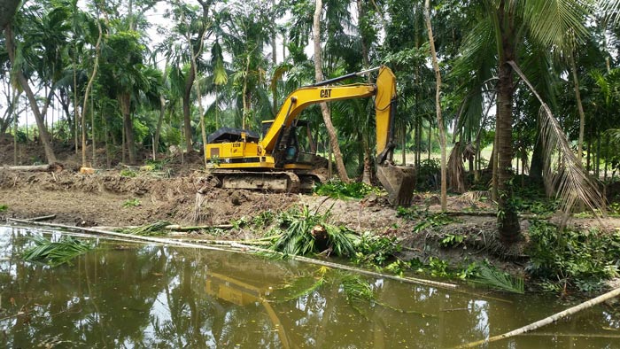 বাগেরহাটে আদালতের নিষেধাজ্ঞায় খাল খনন স্থগিত