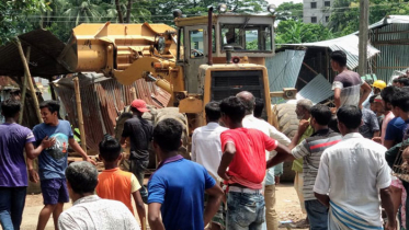 সরাইলে অবৈধ স্থাপনা উচ্ছেদকালে সংঘর্ষে আহত ১৫