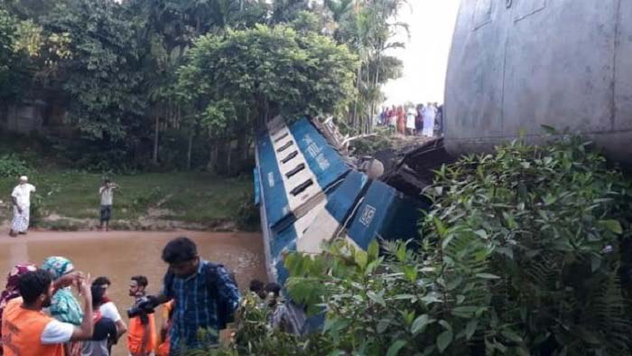 কুলাউড়ায় উপবন এক্সপ্রেস লাইনচ্যুত হয়ে নিহত ৪