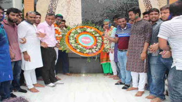 বঙ্গবন্ধুর ম্যুরালে শ্রদ্ধা জানিয়েছে ইবি ছাত্রলীগ