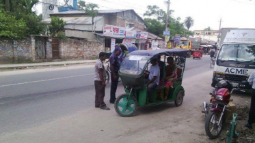 পাখিভ্যান কেড়ে নিলো মাদরাসা ছাত্রীর প্রাণ