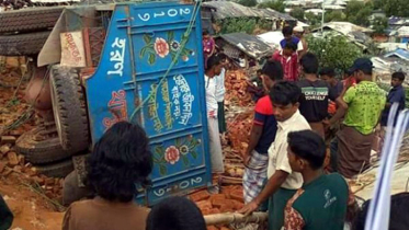 উখিয়ায় ট্রাক উল্টে রোহিঙ্গা মা-ছেলে নিহত