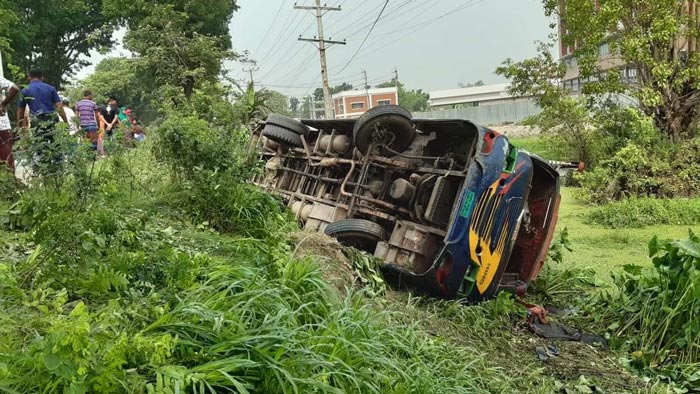 ধামরাইয়ে দুই বাসের সংঘর্ষে আহত ১০