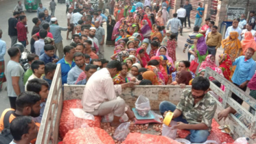 রাজধানীর ৫০ স্থানে টিসিবি’র পেঁয়াজ বিক্রি