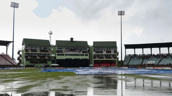 বৃষ্টির পানি জমে থাকা গায়ানার প্রভিডেন্স স্টেডিয়াম