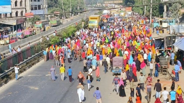 আশুলিয়ায় মহাসড়ক অবরোধ করে শ্রমিকদের বিক্ষোভ 