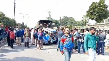 মাদারীপুরে বাস-ইজিবাইক সংঘর্ষে নিহত ১, সড়ক অবরোধ