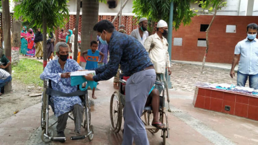 পরশের জন্মদিনে প্রতিবন্ধীদের খাবার ও কাপড় দিলো দক্ষিণ যুবলীগ