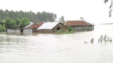 এখনও পানিবন্দী কয়েক লাখ মানুষ, খাদ্য সংকট চরমে