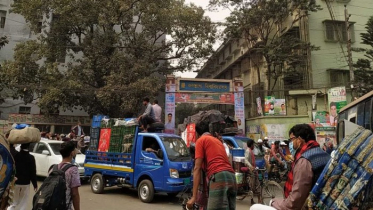 জবির প্রধান ফটকে ব্যাপক যানজট, বিপাকে শিক্ষার্থীরা