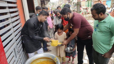 শোক দিবস উপলক্ষে দোয়া মাহফিল ও অসহায়দের মাঝে খাবার বিতরণ