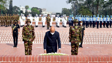 স্মৃতিসৌধে শহীদদের প্রতি ভারতের রাষ্ট্রপতির শ্রদ্ধা নিবেদন