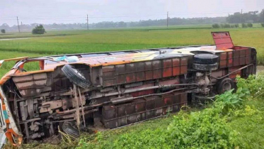 বরগুনায় পিকনিকের বাস খাদে পড়ে নিহত ১ আহত ২৫