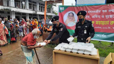 বাগেরহাটে র‌্যাবের উদ্যোগে দুস্থদের মাঝে খাবার বিতরণ